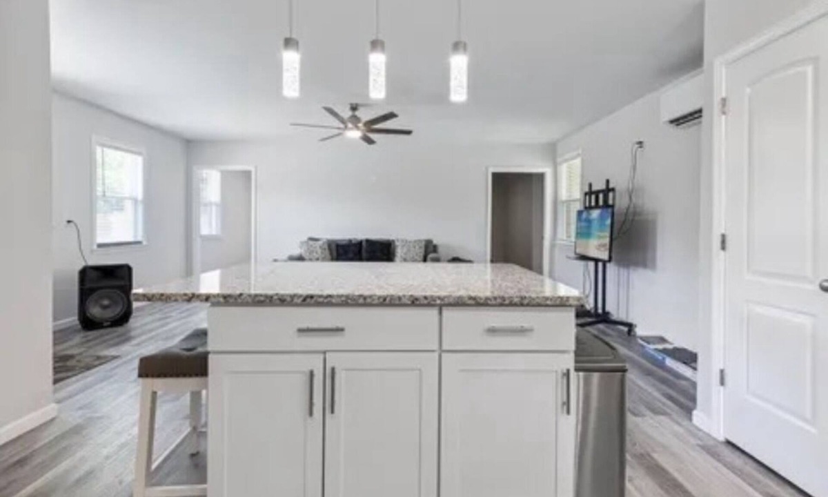 Socastee House | 1 acre fenced waterway property. Bring your boat. Boat ramp. Boat slip.
