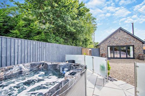 Tavernspite House | 1 Bed in Llanteg oc-b29484
