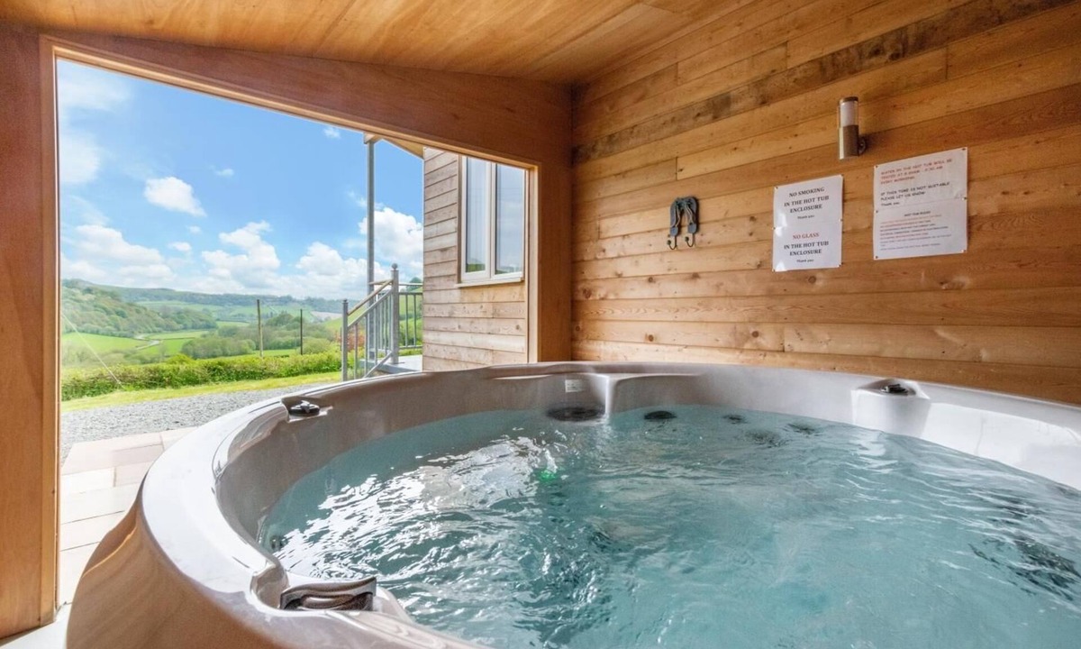 Brecon Ski Chalet | 1 Bed in Lower Chapel (oc-waa906)