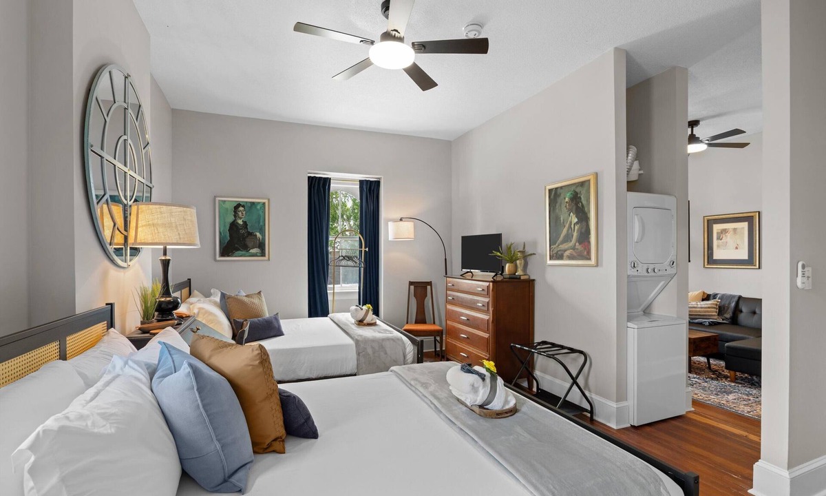 Olde Town Augusta Apartment | 1 Bedroom, 1 Bathroom suite in Downtown Augusta. The sleeping arrangements for this unit are two queen beds and a pull-out couch in the living room.