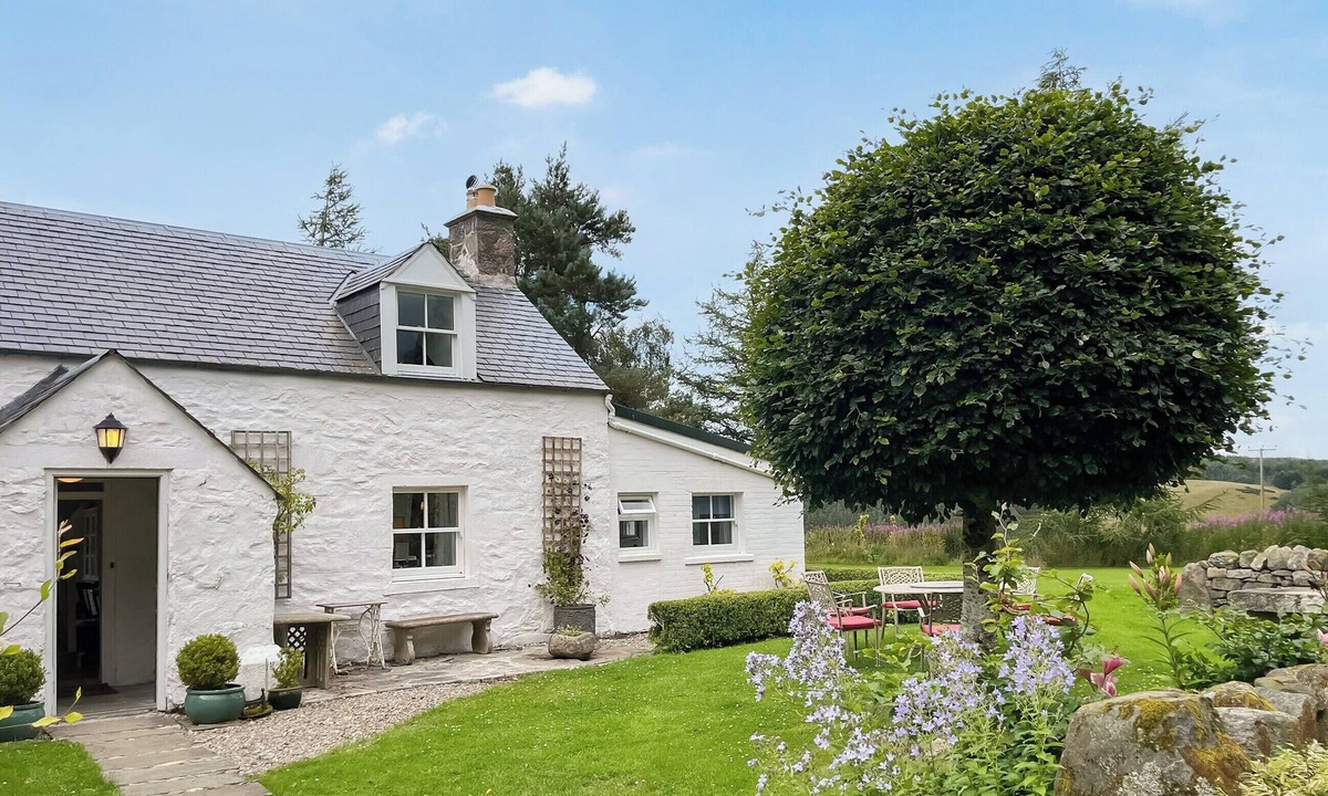 Blairgowrie Cottage | 1 bedroom accommodation in Glenisla, near Blairgowrie