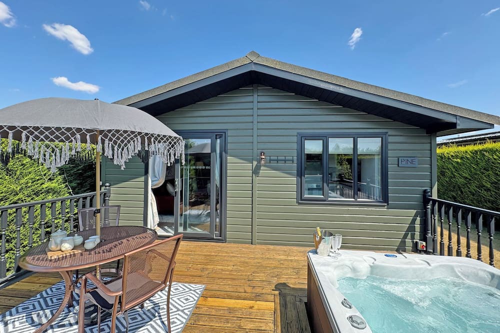 Scawton Ski Chalet | 1 bedroom accommodation in Easingwold