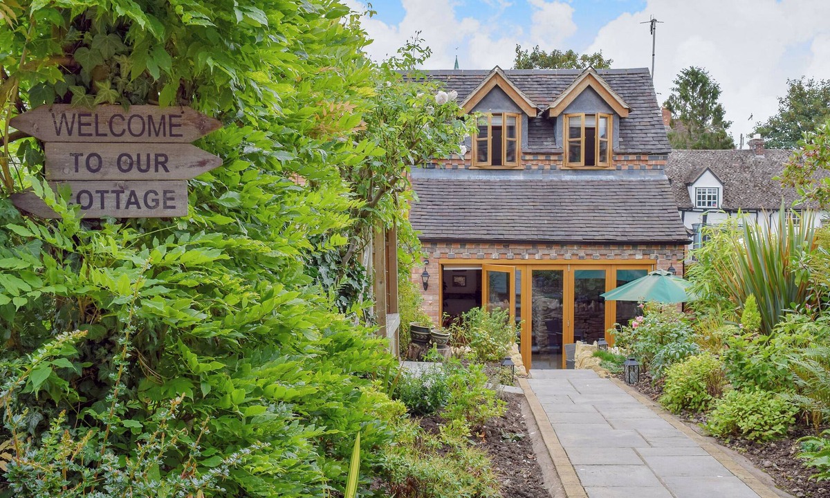 Harvington Cottage | 1 bedroom accommodation in Harvington, near Evesham