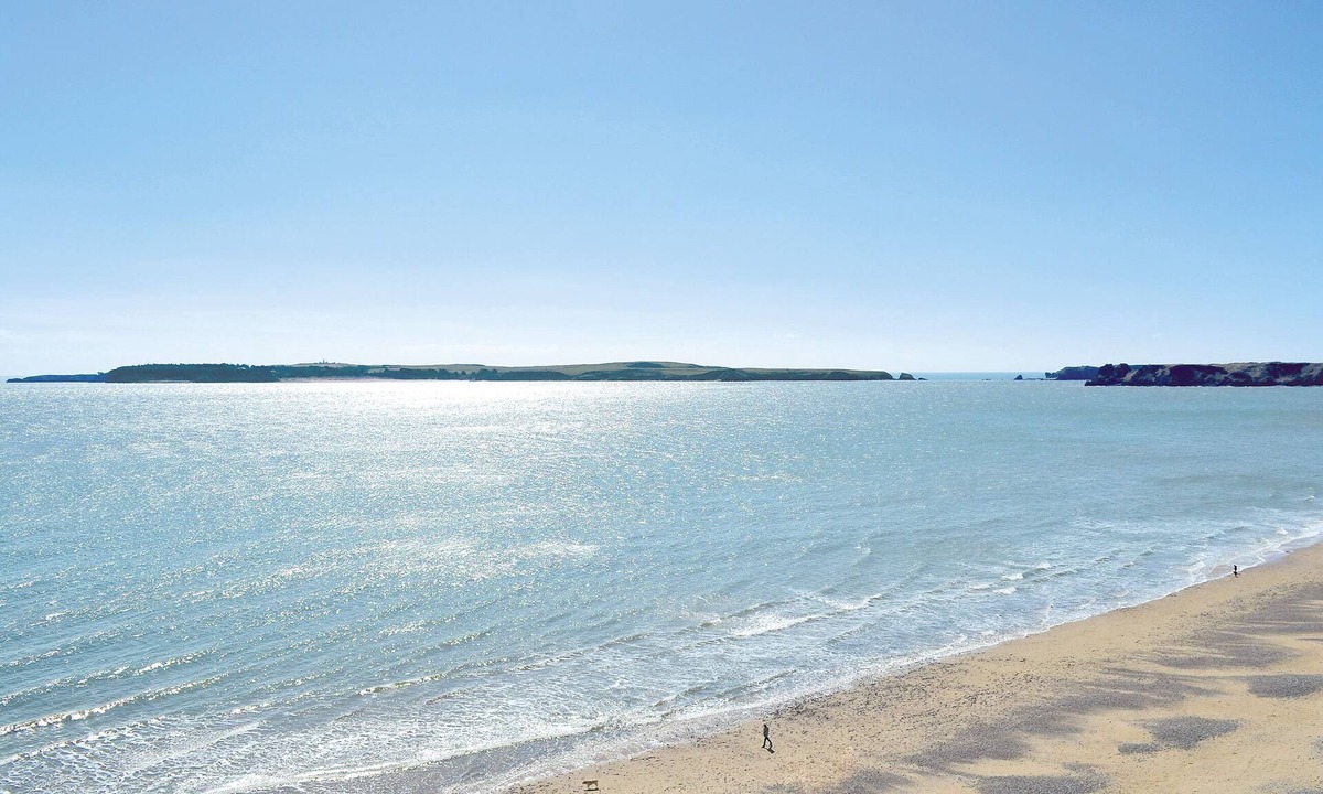 Whitland Cottage | 1 bedroom accommodation in Red Roses, near Pendine
