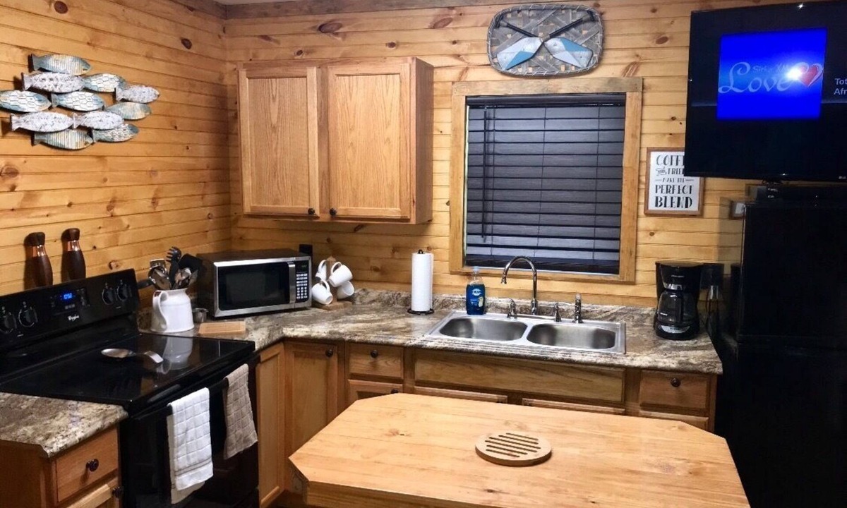 Unaka Cabin | 1 Bedroom Cabin located in Cherokee National Forest near Tellico Plains, Tn