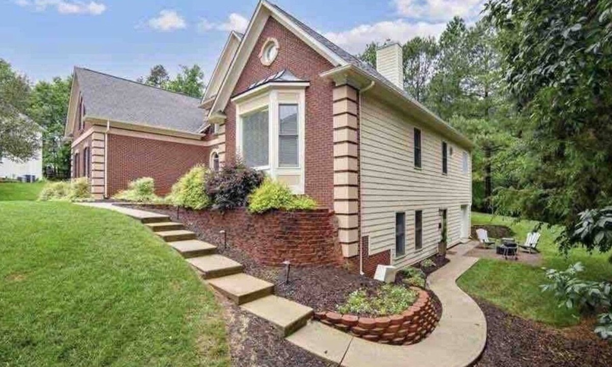 Mount Mourne House | 1-bedroom guesthouse, 11 minutes to Charlotte Motor Speedway