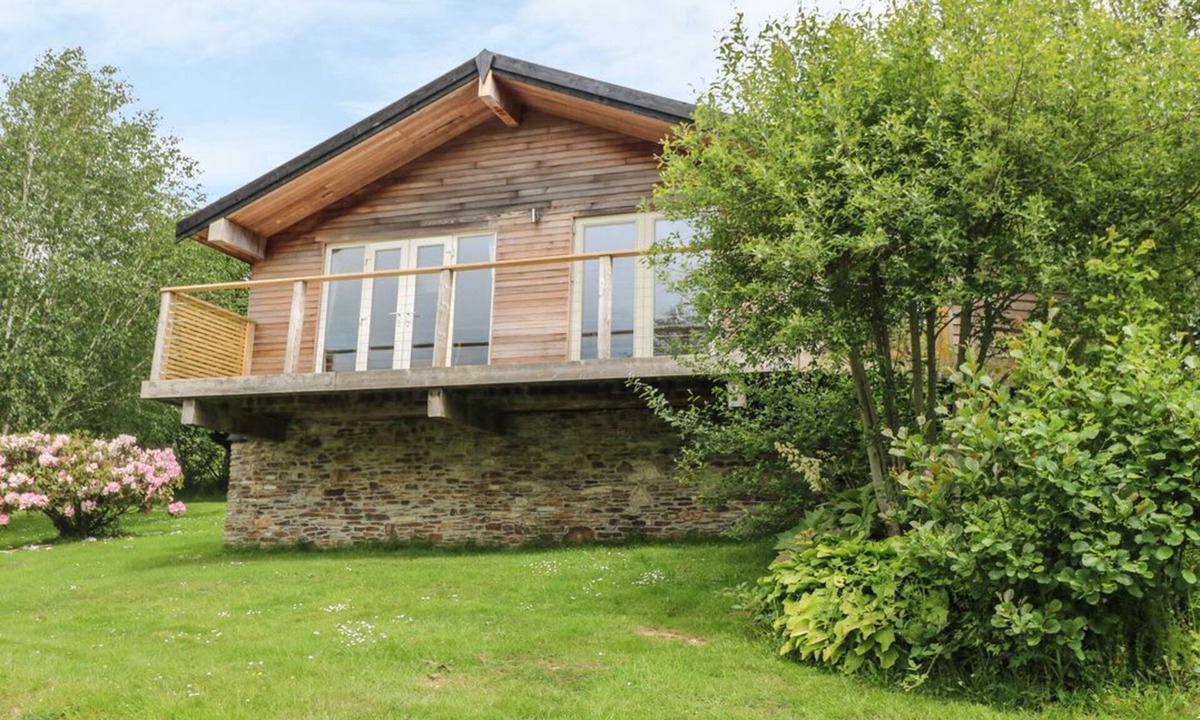 Looe Cabin | 1 Lake View, Lanreath