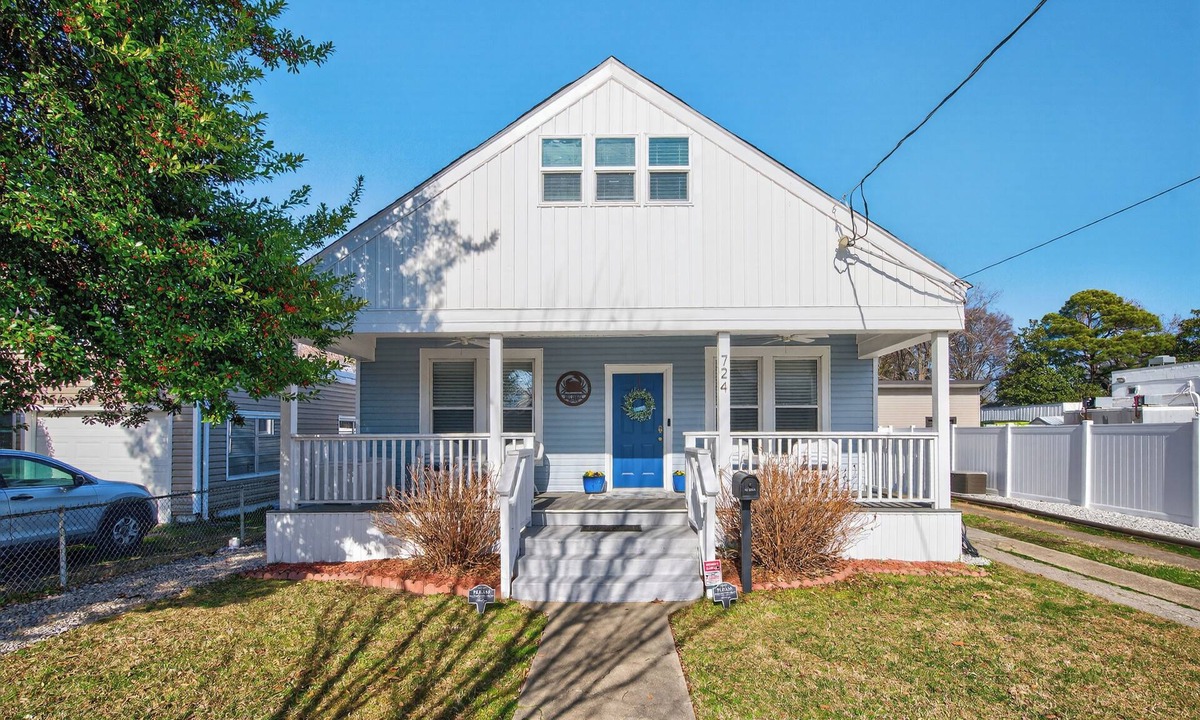 Norfolk House | 1 Mile to the Beach The BayHouse with a Loft Norfolk Va