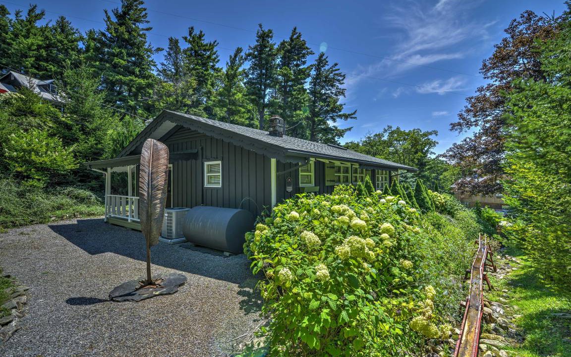 Little Switzerland Cottage | 102 m² Cabin ∙ 2 bedrooms ∙ 4 guests