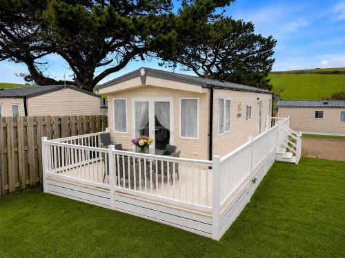 Newquay Resort | 11 Meadow View