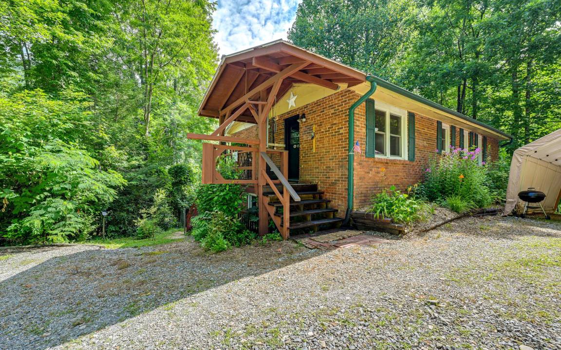 Robbinsville House | 111 m² House ∙ 2 bedrooms ∙ 5 guests
