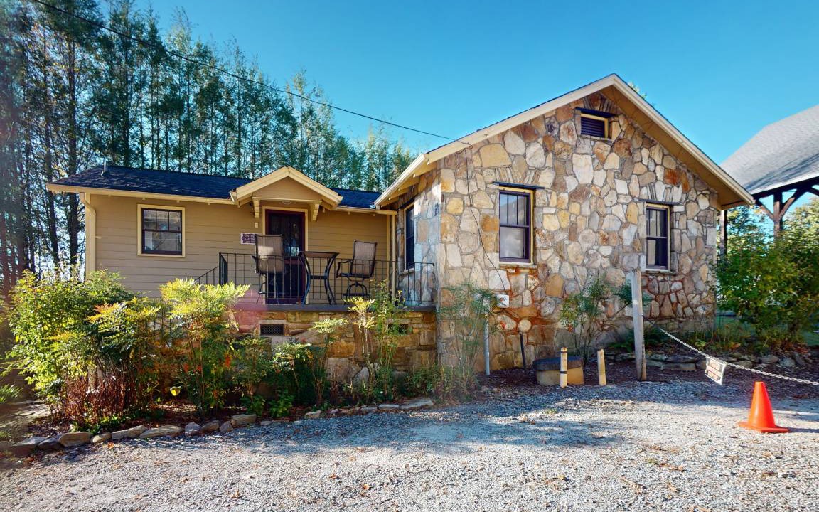 Hendersonville House | 112 m² House ∙ 2 bedrooms ∙ 4 guests