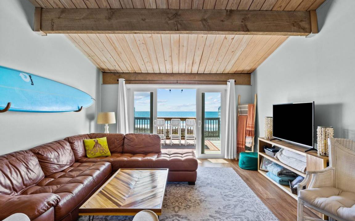 Pine Knoll Shores Condo | 115 m² Condo ∙ 3 bedrooms ∙ 7 guests