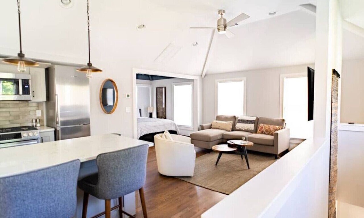 Belmont - Hillsboro Apartment | 12 S Loft Vibe: City Living - Close to Downtown