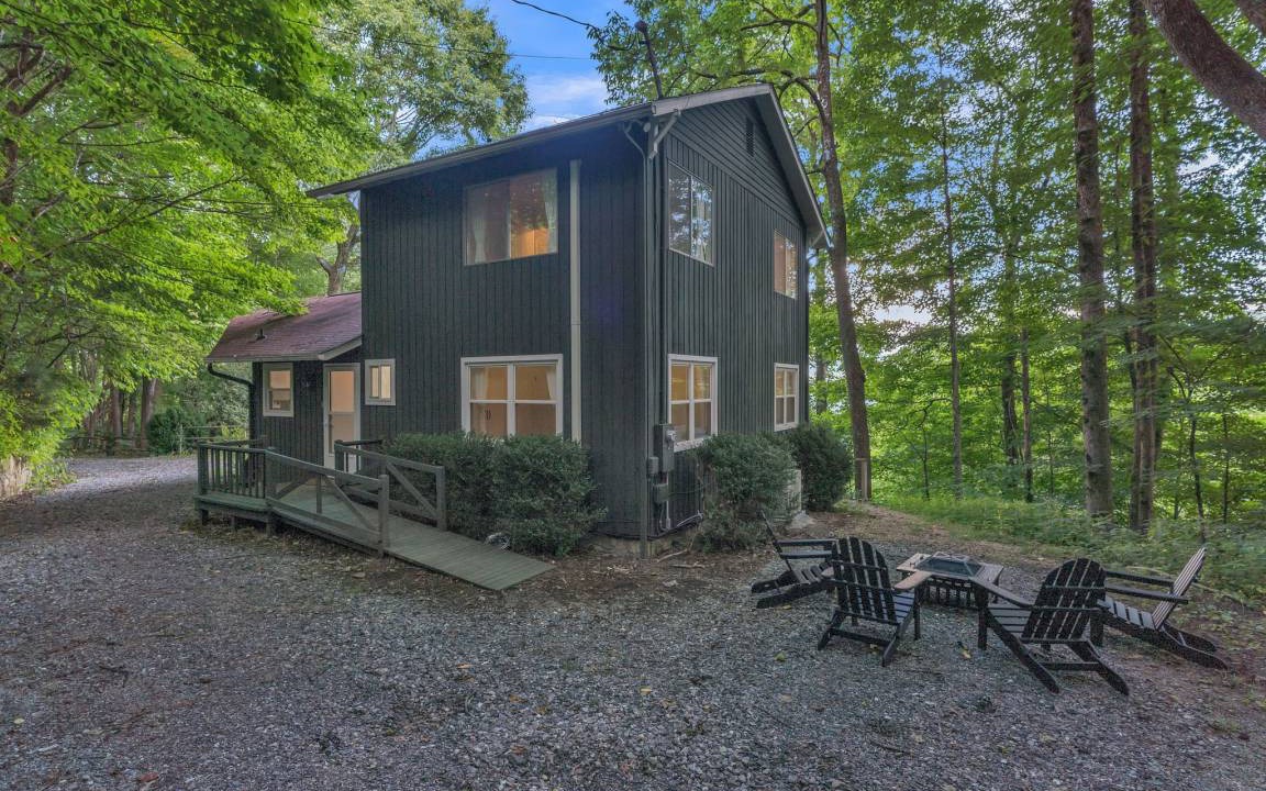 Walker-In-the-Hills Cabin | 121 m² Cabin ∙ 4 bedrooms ∙ 8 guests