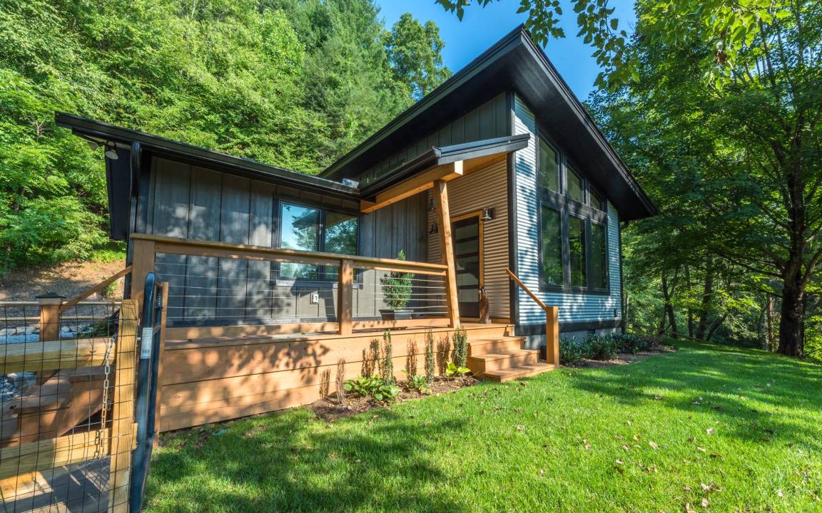 Mills River House | 121 m² House ∙ 3 bedrooms ∙ 6 guests