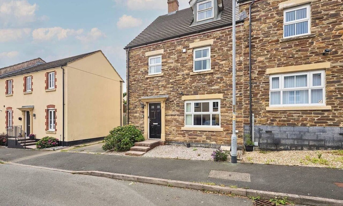 Launceston House | #121 Two Beautiful cottages in Cornwall |for 14