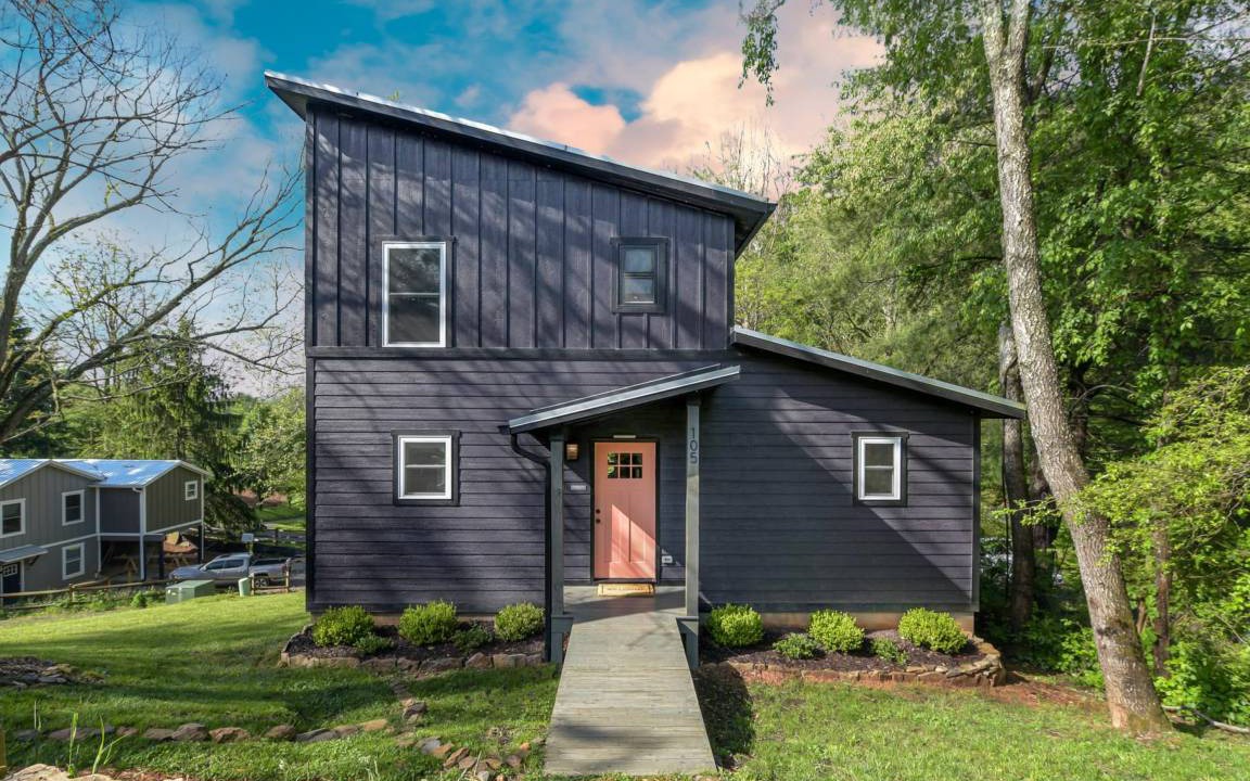 Woodfin House | 123 m² House ∙ 3 bedrooms ∙ 6 guests