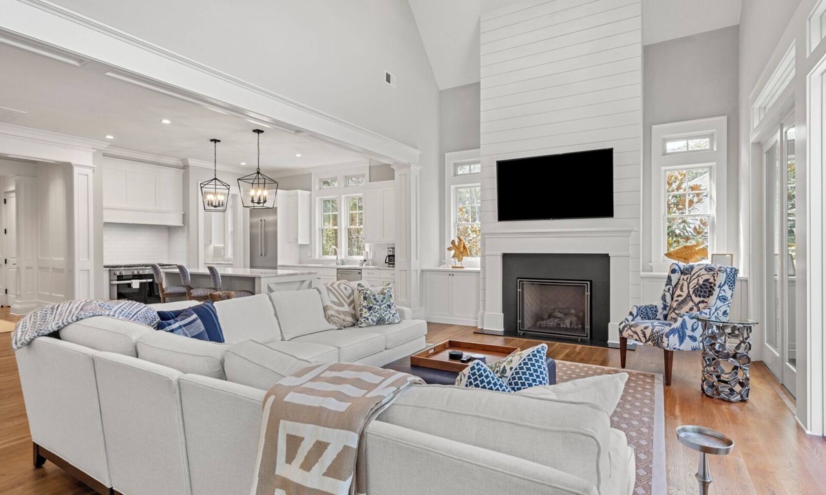 Vanderhorst Plantation House | 133 Governors Drive by Akers Ellis Rentals