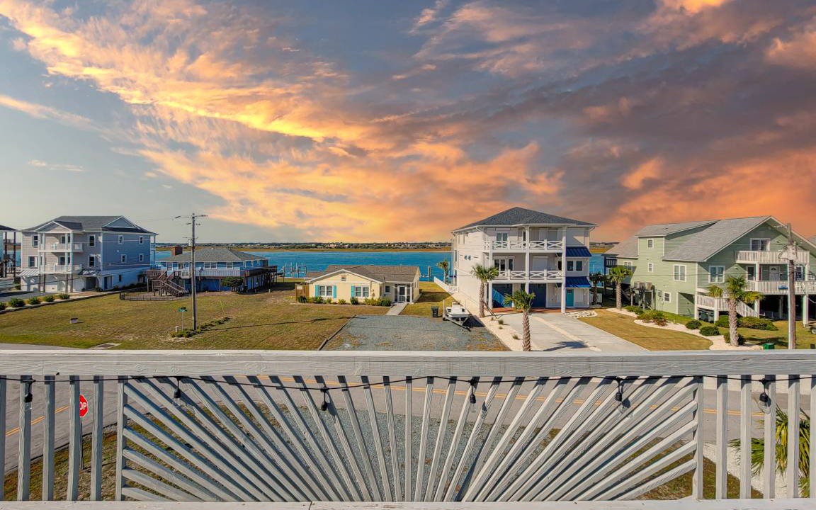 Topsail Beach House | 134 m² House ∙ 4 bedrooms ∙ 9 guests