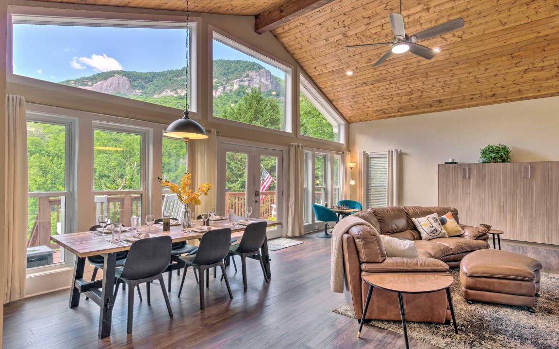Chimney Rock Cottage | 135 m² Cabin ∙ 2 bedrooms ∙ 8 guests