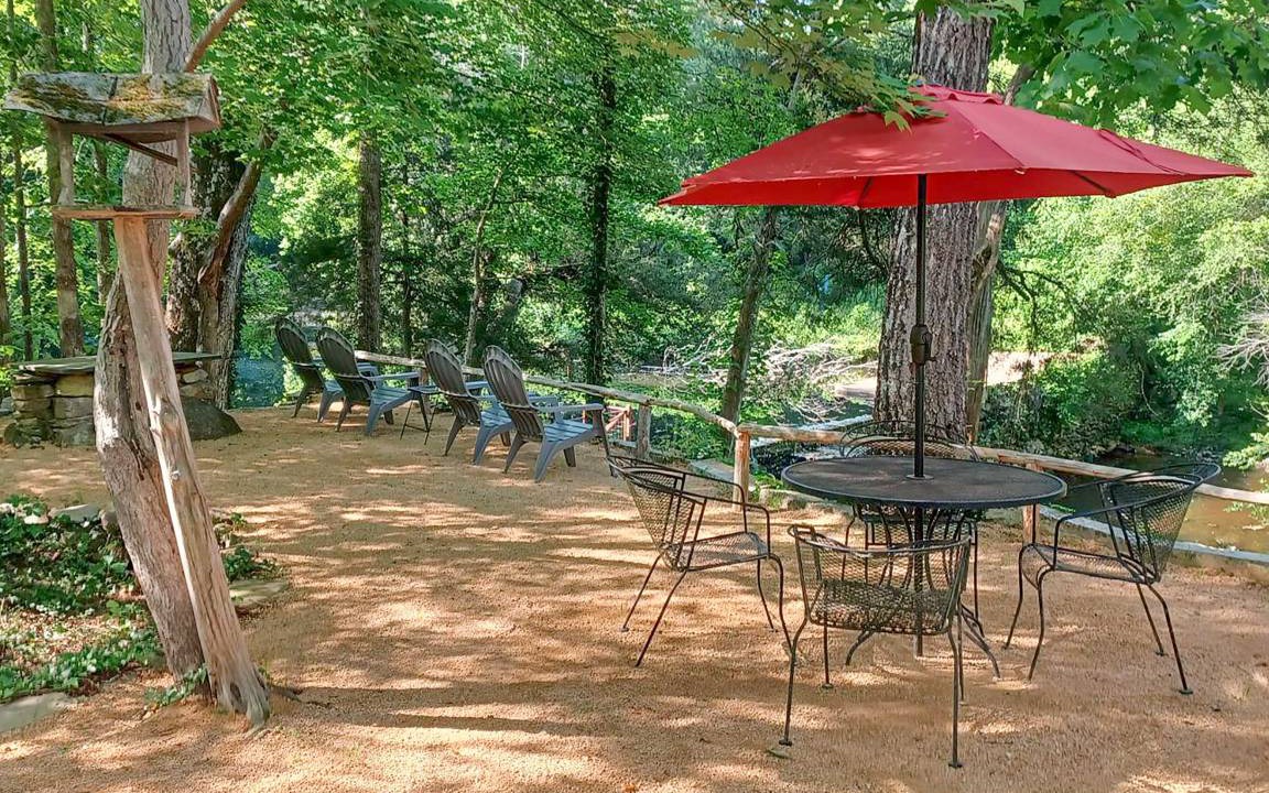 Pittsboro Cottage | 136 m² Cabin ∙ 2 bedrooms ∙ 6 guests