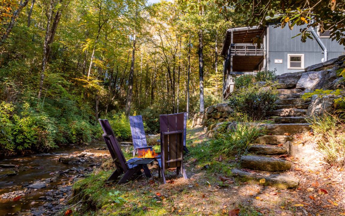 Lake Toxaway Cottage | 138 m² Cabin ∙ 3 bedrooms ∙ 5 guests