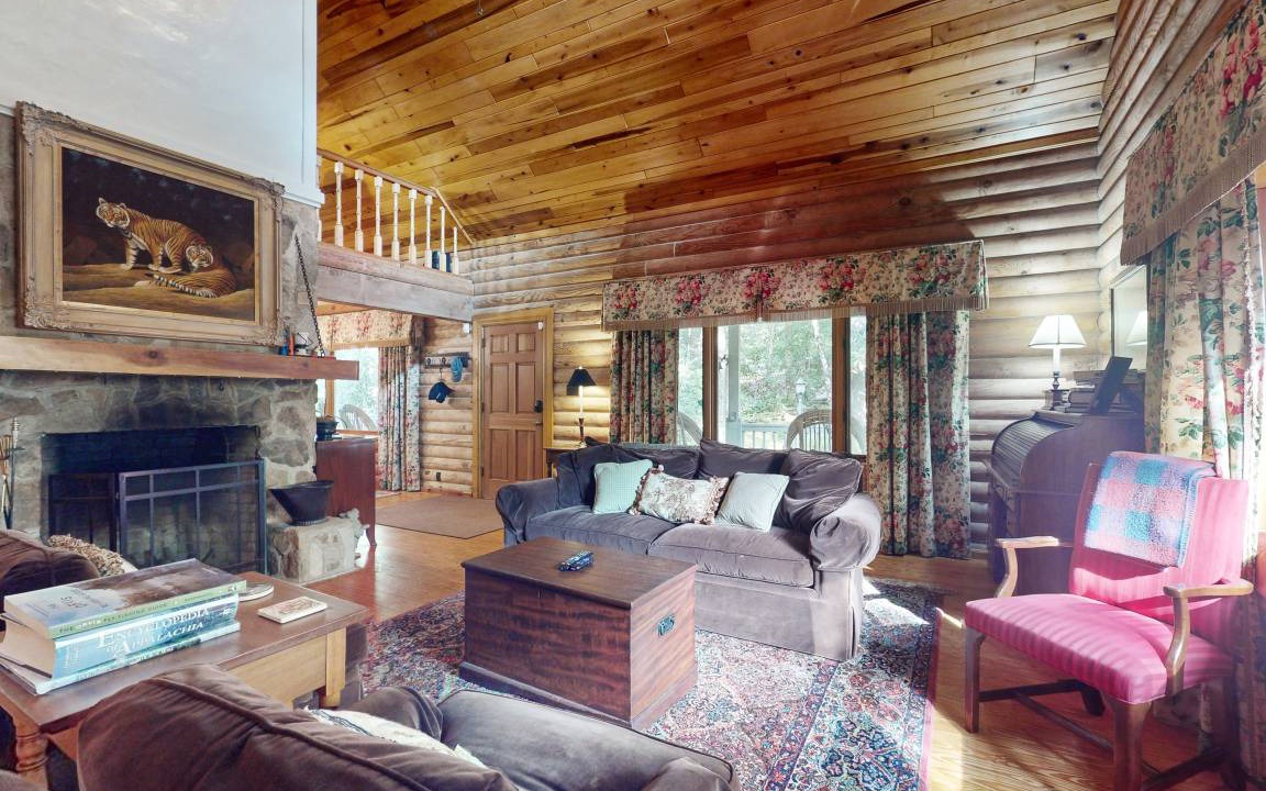 Cashiers Cabin | 139 m² Cabin ∙ 2 bedrooms ∙ 6 guests