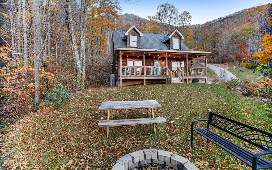 Cullowhee House | 139 m² House ∙ 3 bedrooms ∙ 10 guests
