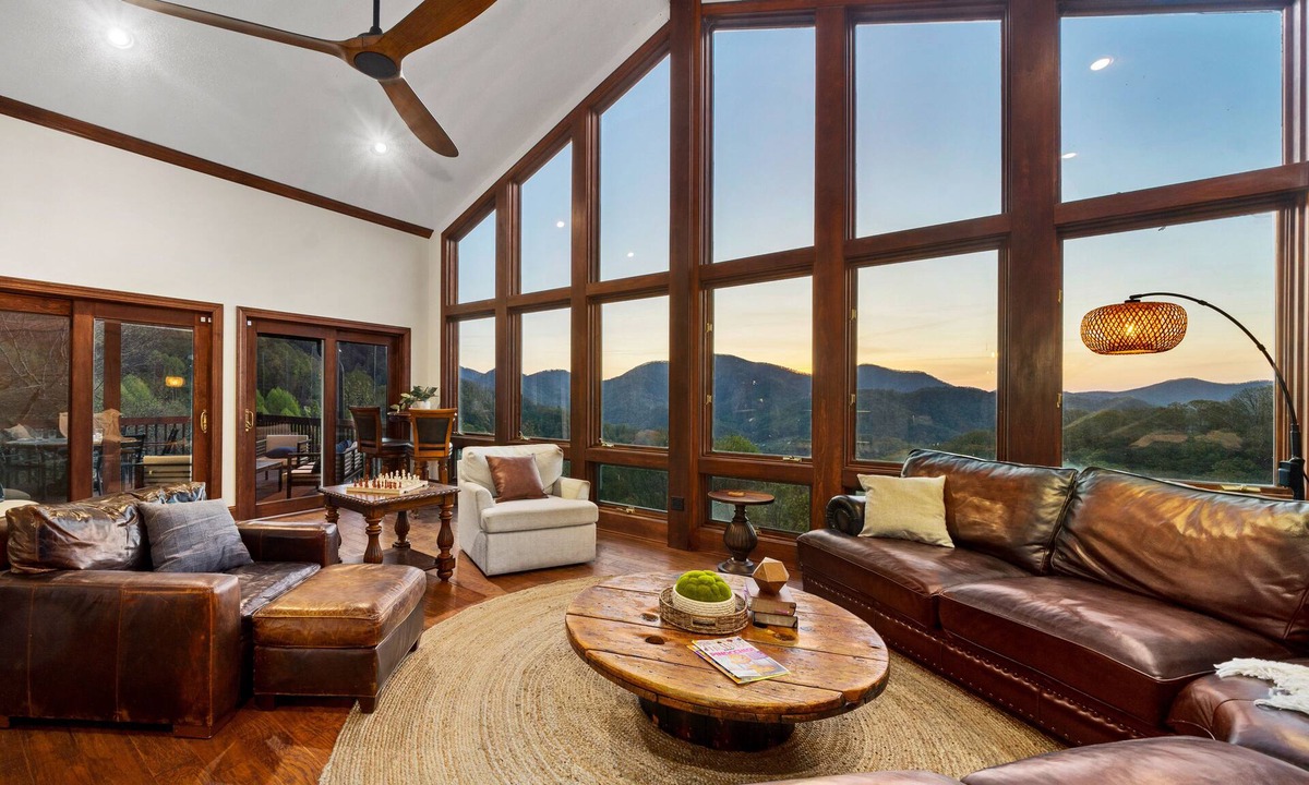 Canton House | 14 Acres - Theater Room - 20 Miles to DT Asheville - Paved Drive the whole way!