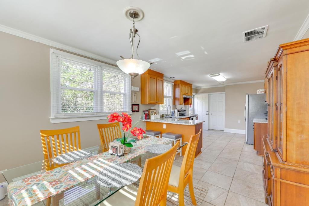 Cary House | 14 Mi to Raleigh Charming Family Home!
