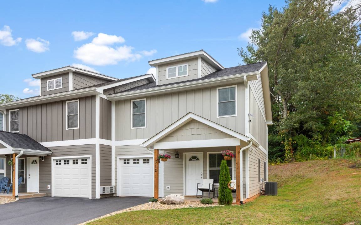 Asheville House | 140 m² House ∙ 6 bedrooms ∙ 16 guests