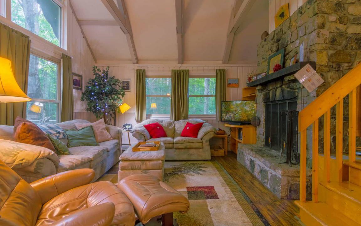 Charter Hills Ski Chalet | 148 m² Chalet ∙ 3 bedrooms ∙ 8 guests