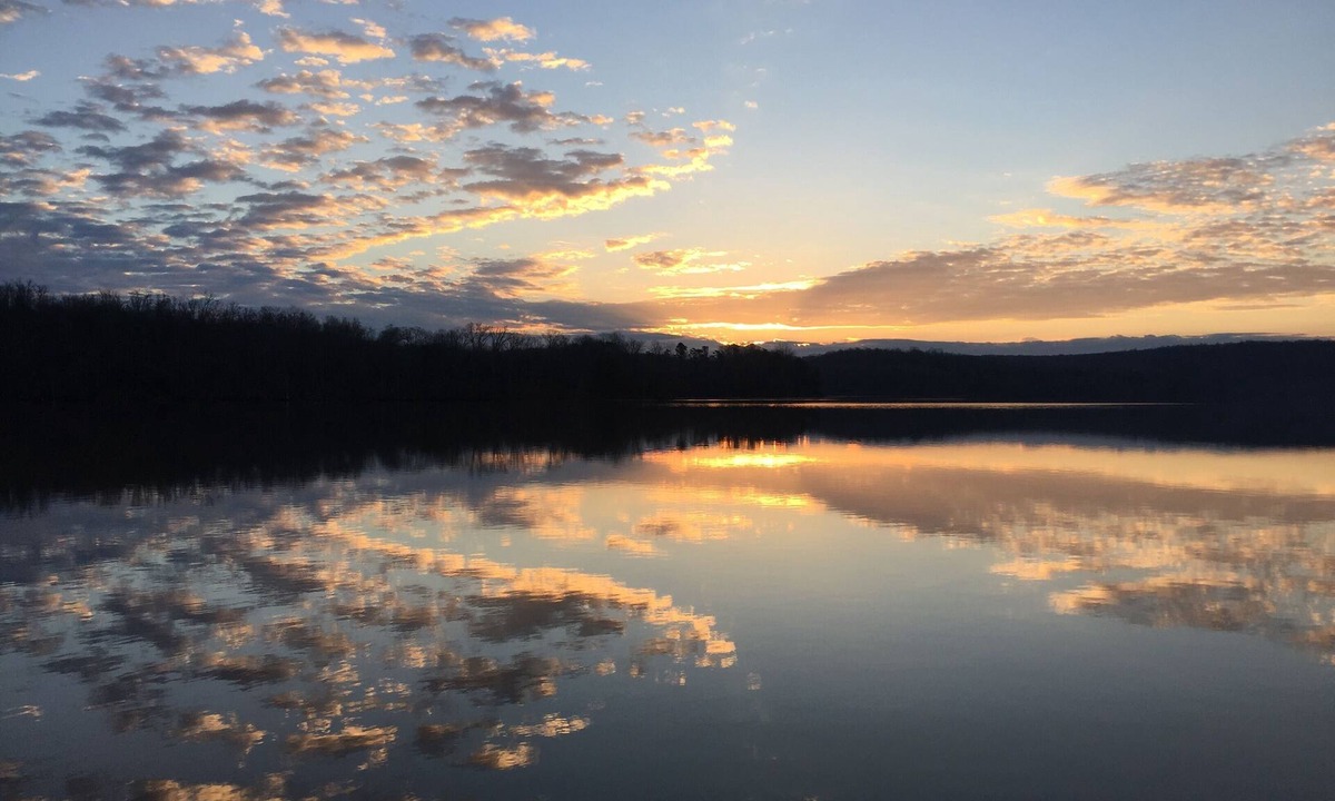 Southmont House | 15 PRIVATE ACRES ! WATERFRONT, SWIMMING POOL ! HOT TUB ! PETS WELCOME TOO !