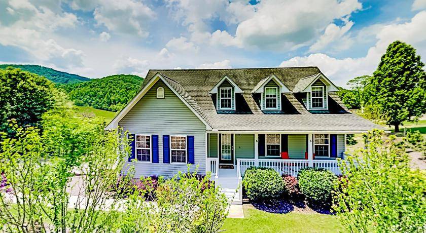 Weaverville House | 154 m² House ∙ 3 bedrooms ∙ 6 guests