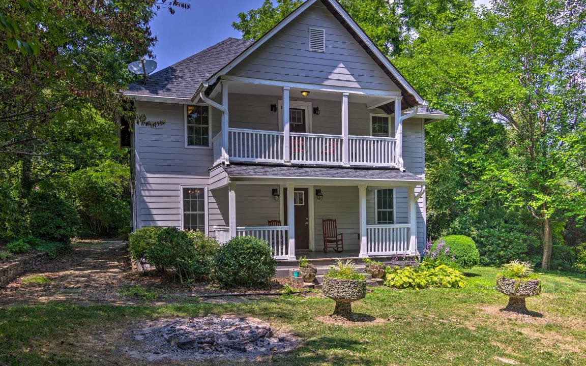 Hendersonville House | 167 m² House ∙ 3 bedrooms ∙ 9 guests