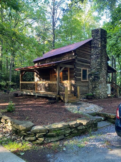 Hendersonville House | 1850s Settlers Cabin at Wethero Ridge