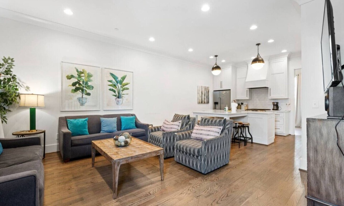 Rolling Mill Hill Apartment | 19 Bed Downtown Rooftop Gameroom Walk To Broadway