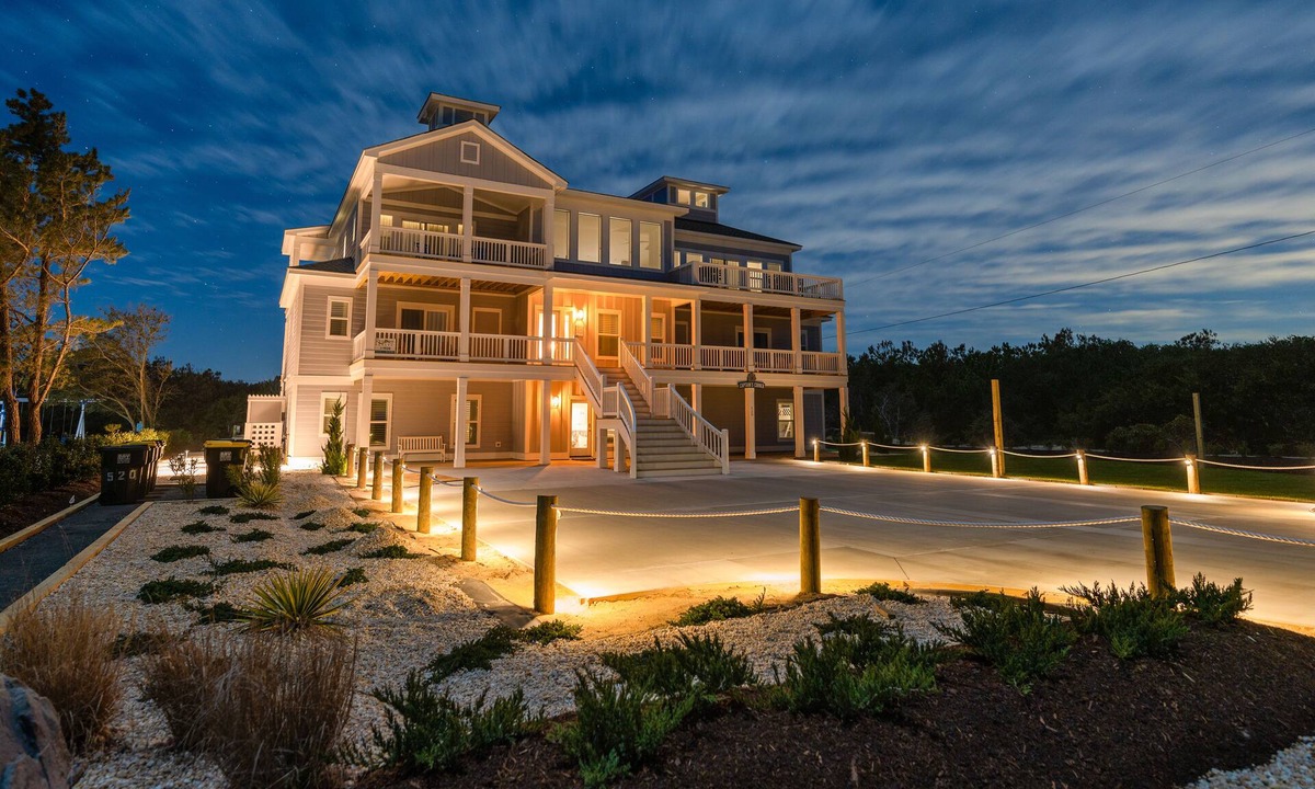 Ocean Sands House | 1920 - Captain's Corner, a stunning 11-bed Corolla, NC, private pool, game room, theatre room
