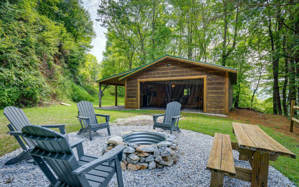 Robbinsville House | 193 m² House ∙ 4 bedrooms ∙ 8 guests