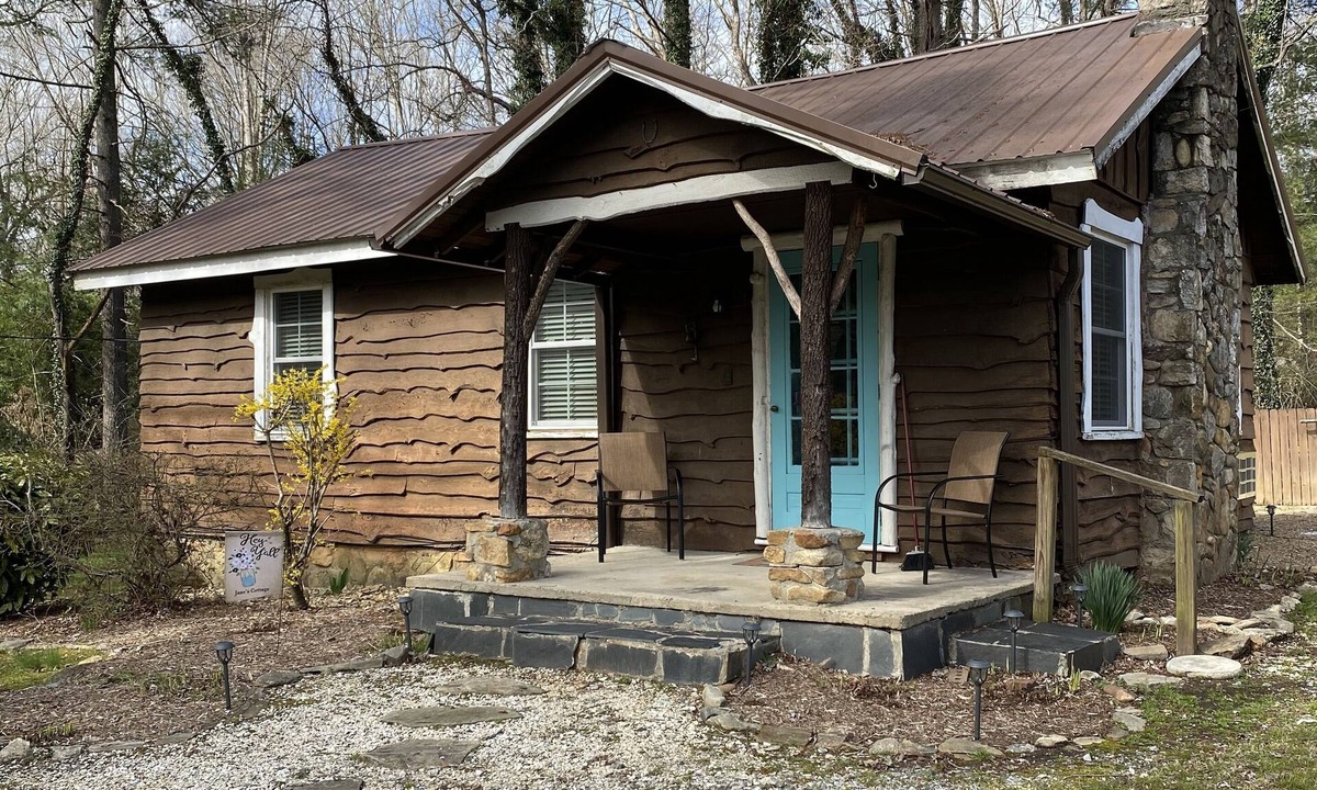 Hendersonville Cottage | 1940's Cottage