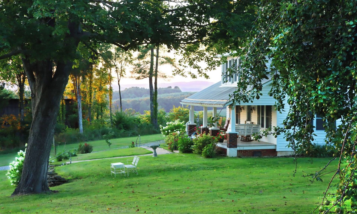Alleghany County House | 1945 Farmhouse Charmer This is What You Come to the Country for! 12 mins Sparta