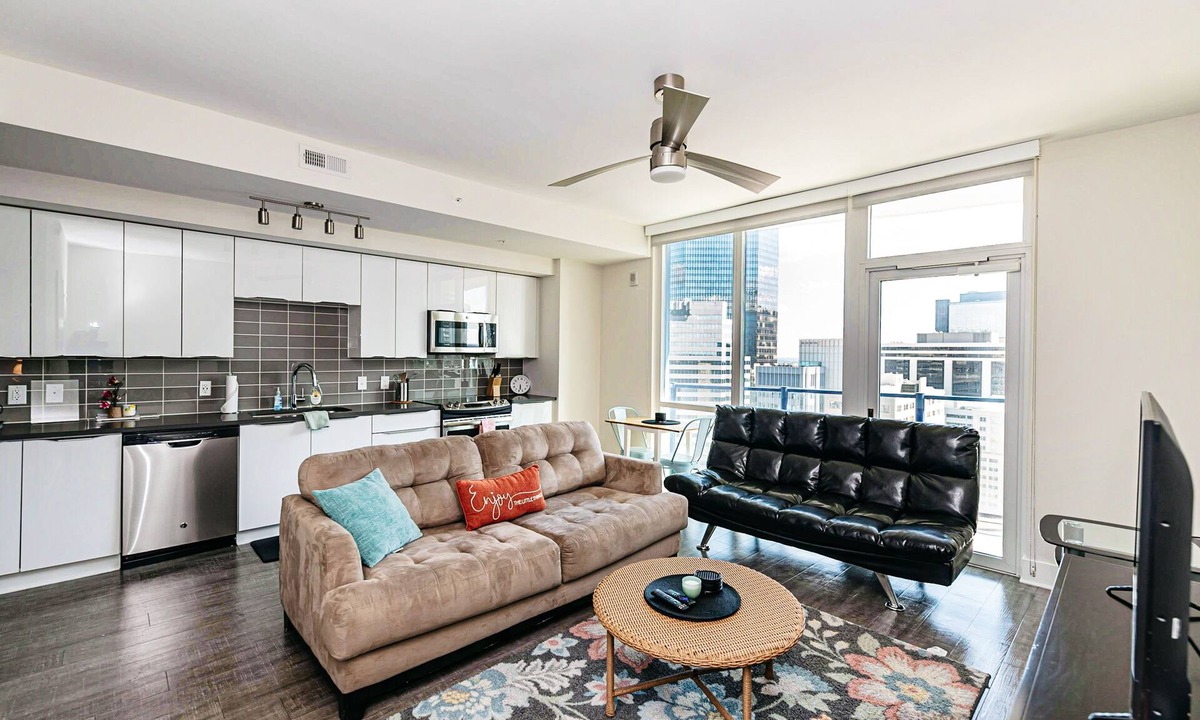 Charlotte Center City Apartment | 1BR Uptown Charlotte Furnished Apartments by RedAwning