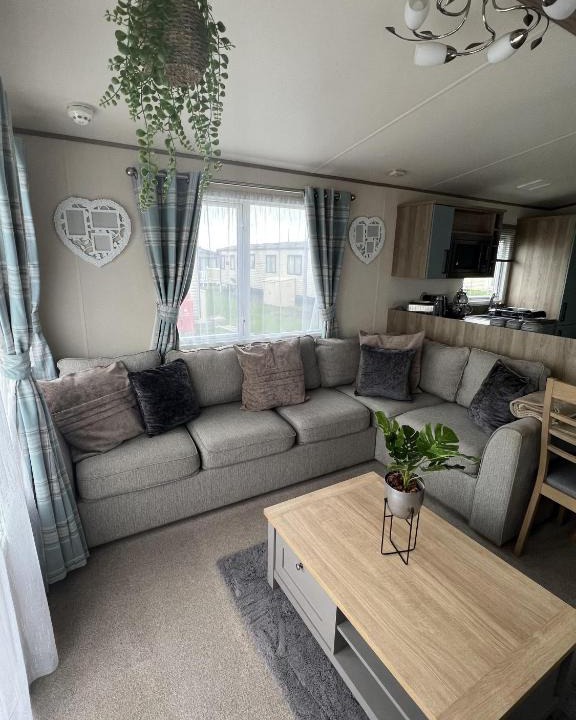 Whitley Bay House | 2 Bed Caravan - Sleeps 6 - Parking - Pets