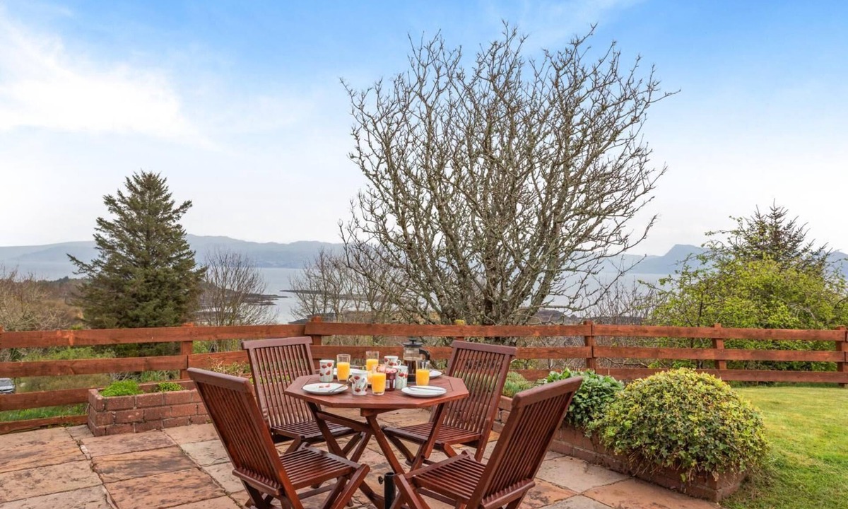 Ardvasar Cottage | 2 Bed in Ardvasar (oc-l30278)