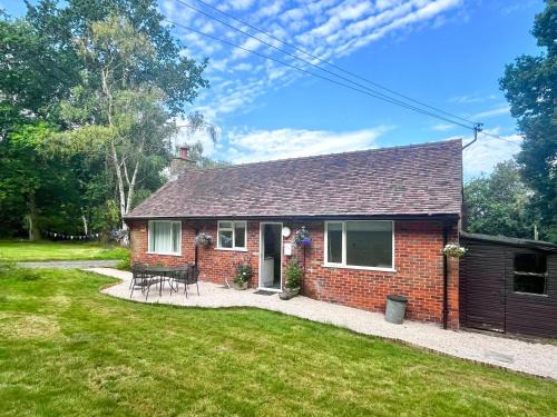 Wooburn Moor House | 2 Bed in Beaconsfield oc-t35951
