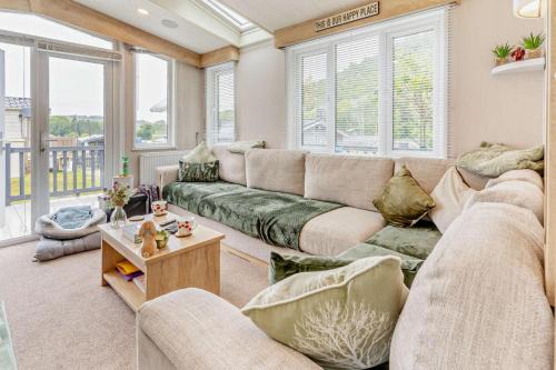 Felinfach Cabin | 2 Bed in Gilfachrheda oc-o29754