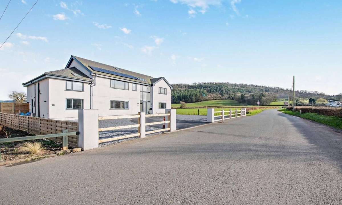 Llanarthney Cottage | 2 Bed in Llanarthney (oc-c28877)