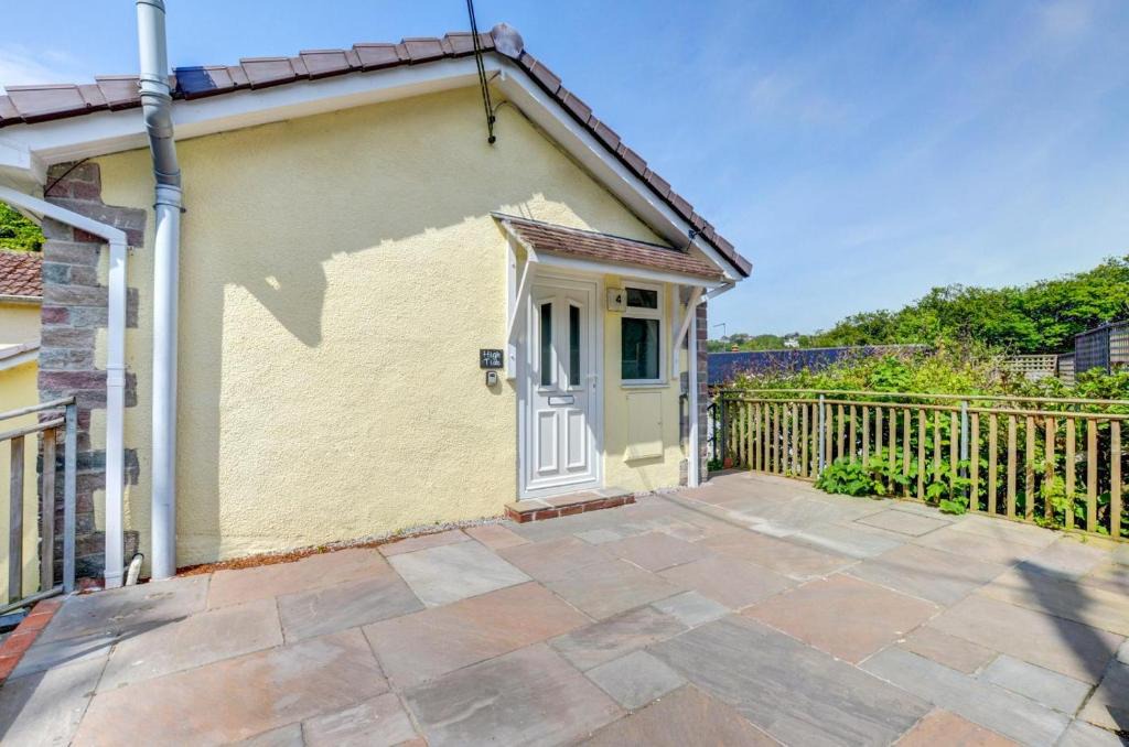 West Looe Apartment | 2 Bed in Looe oc-l30020