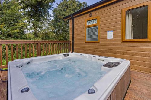 Graddon Cross Cabin | 2 Bed in Okehampton oc-85432